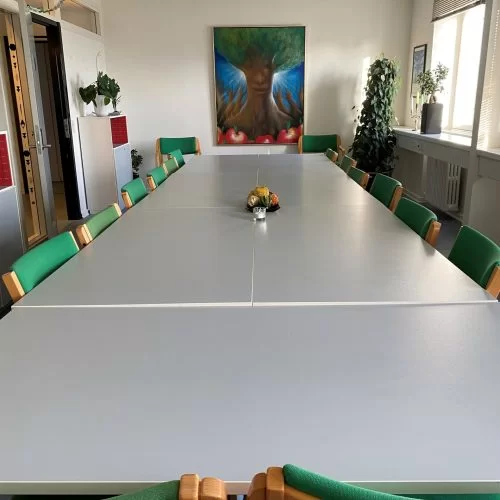 Billede af lokale 3 med moderne indretning og funktionelt design.