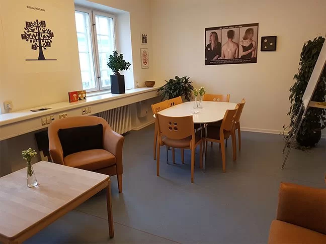 Oversigt over lokale 5 i bygningens indretning og funktioner.